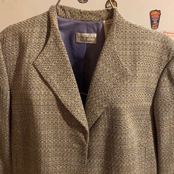 Blazer - Picture 3 of 4